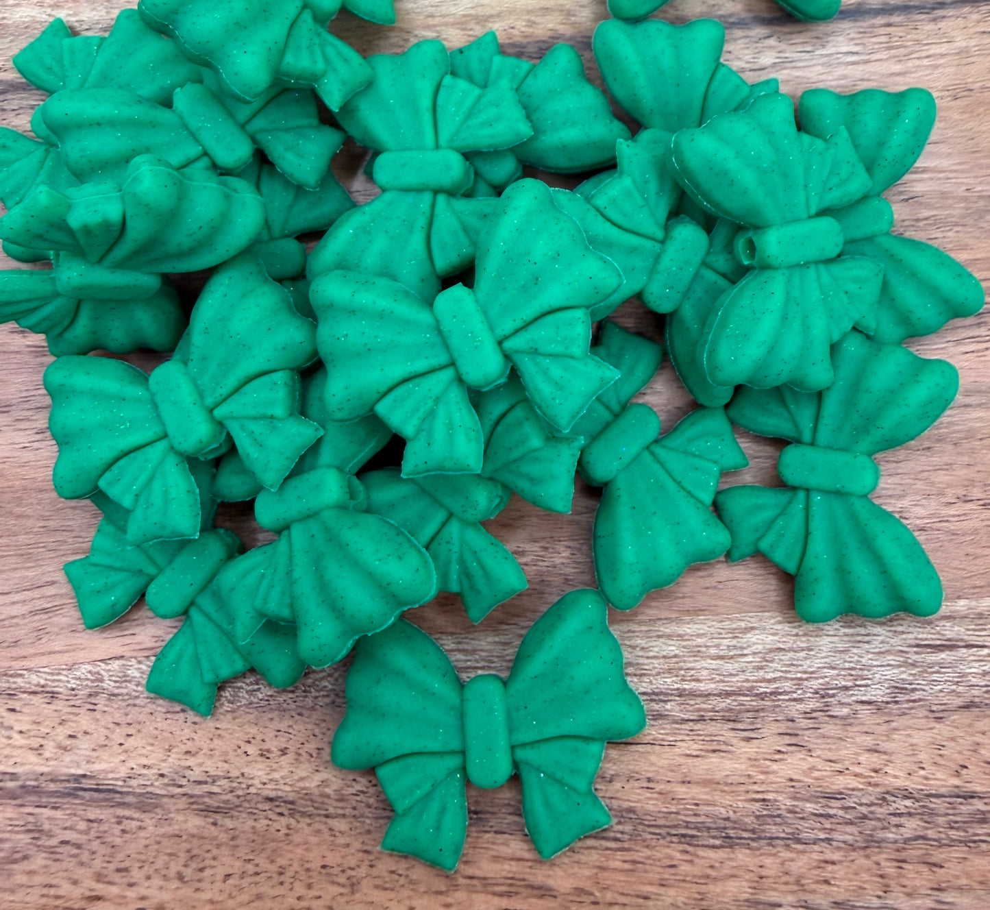 Green Glitter Bow - Silicone Focal Bead