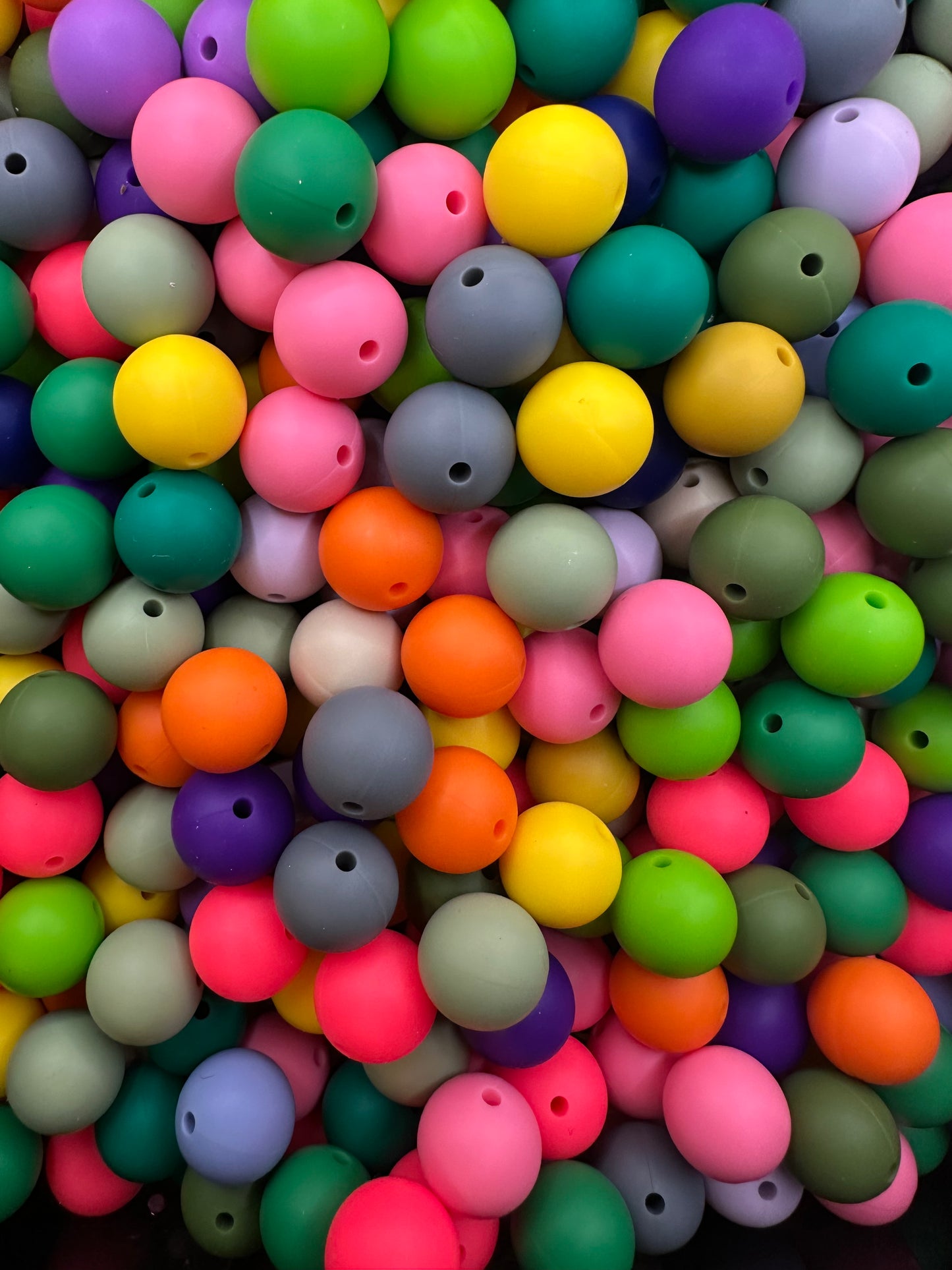 RANDOM MIX OF 100- SILICONE BEADS 15MM